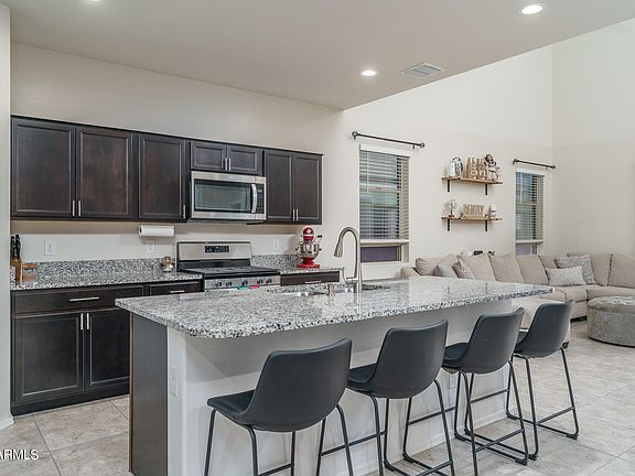 5th image of 30776 W COLUMBUS Avenue