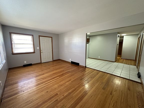 2nd image of 5861 Garrett Ln APT 3