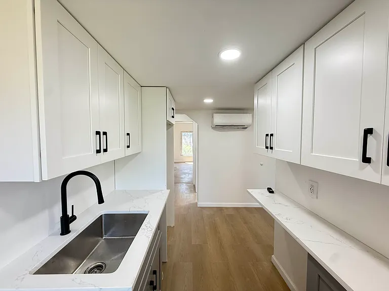 392 Lorimer St #3 — Photo 3