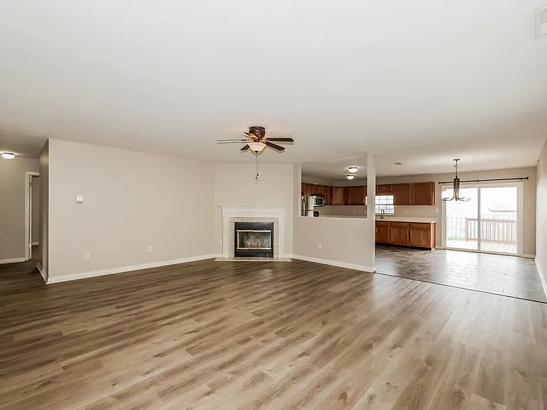 1859 Ernest Dr — Photo 4