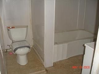 3rd image of 5011 Agnes Ave