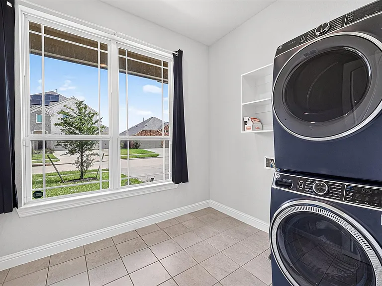 24419 Avanti Dr — Photo 24