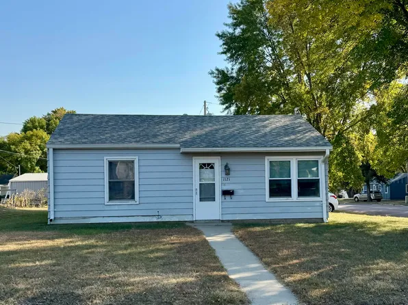 1121 W 5th Ave, Mitchell, SD 57301