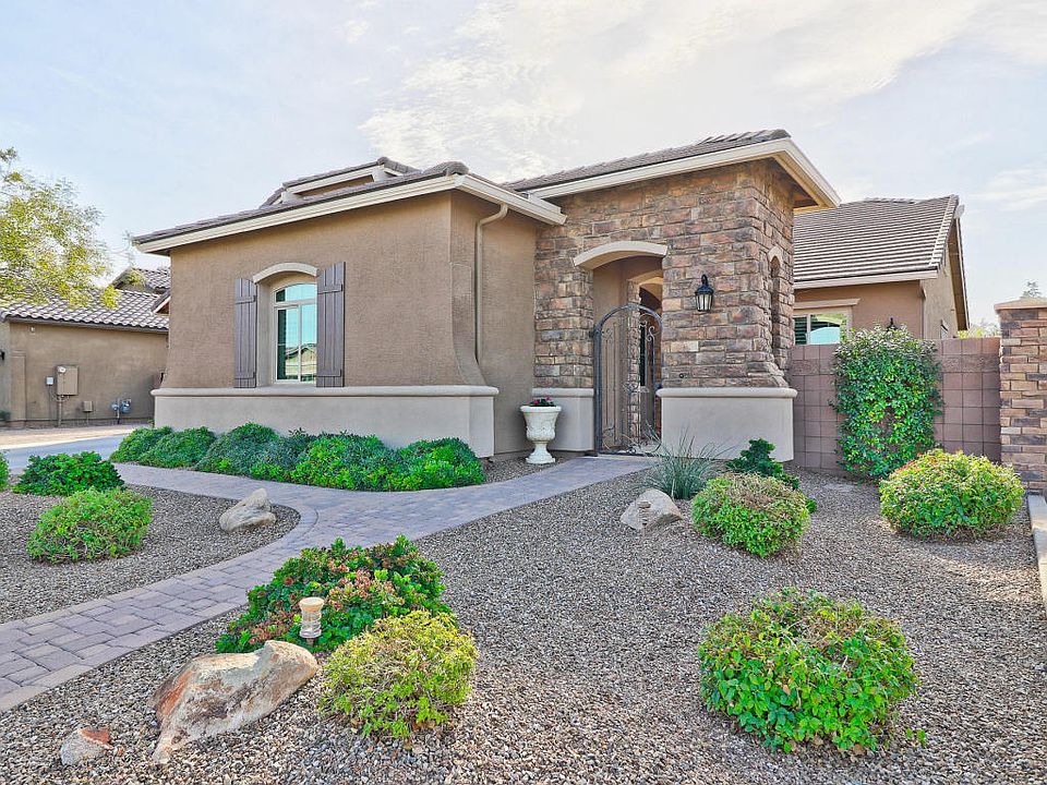 1st image of 2437 E Orleans Dr