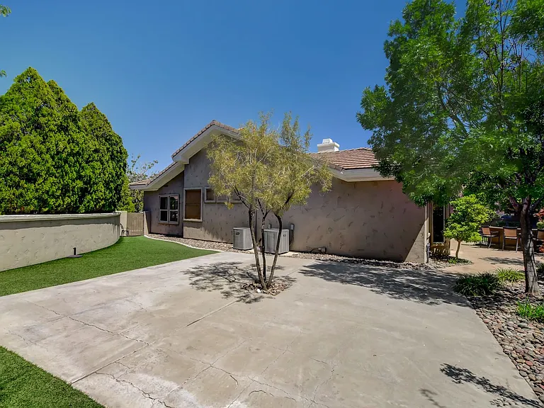 9101 Crystal Lake Ct — Photo 71