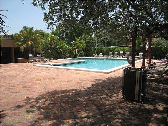 5th image of 10431 N Kendall Dr APT D409