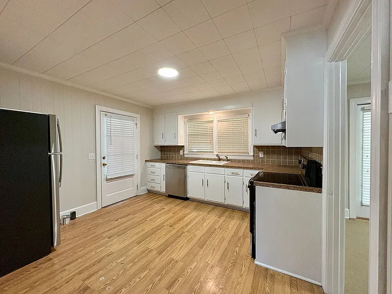 102 N Clarendon Dr — Photo 6