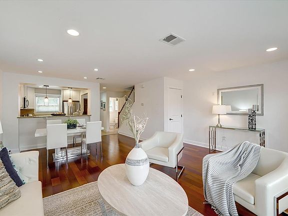 3rd image of 857 Carlisle Way APT 124