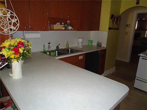 5th image of 1221 Monterey Way
