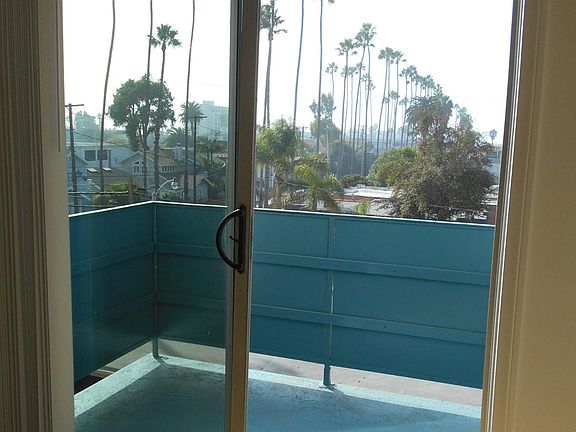 5th image of 325 Bay St APT 219