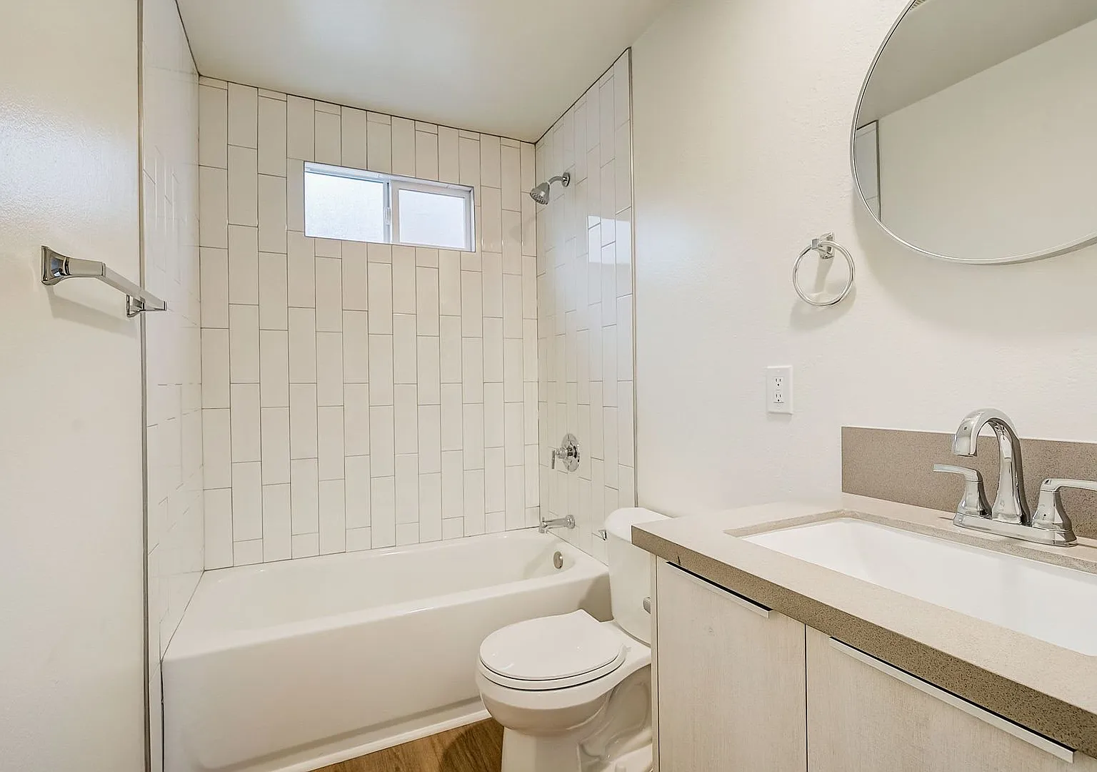 632 N Kingsley Dr — Photo 3