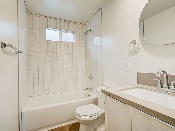 3rd image of 632 N Kingsley Dr #2