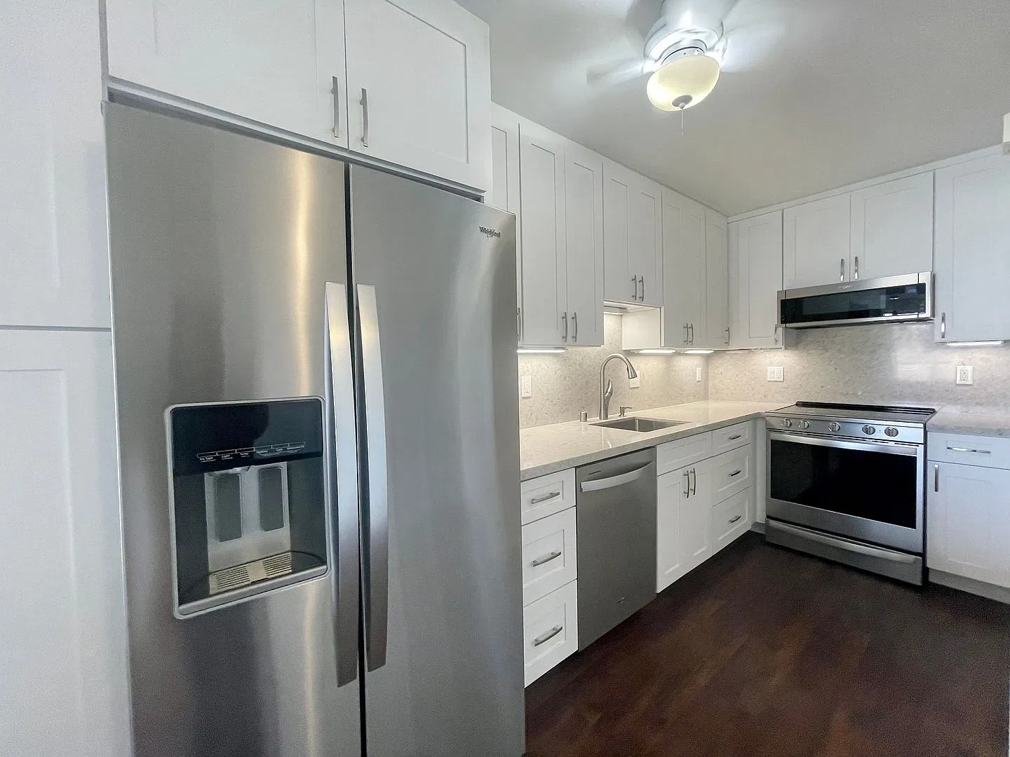Stunning 2BR/1.5 BA Canal-View Condo Marina Towers, Waikiki | Available Sept 1st, 2025 — Photo 2