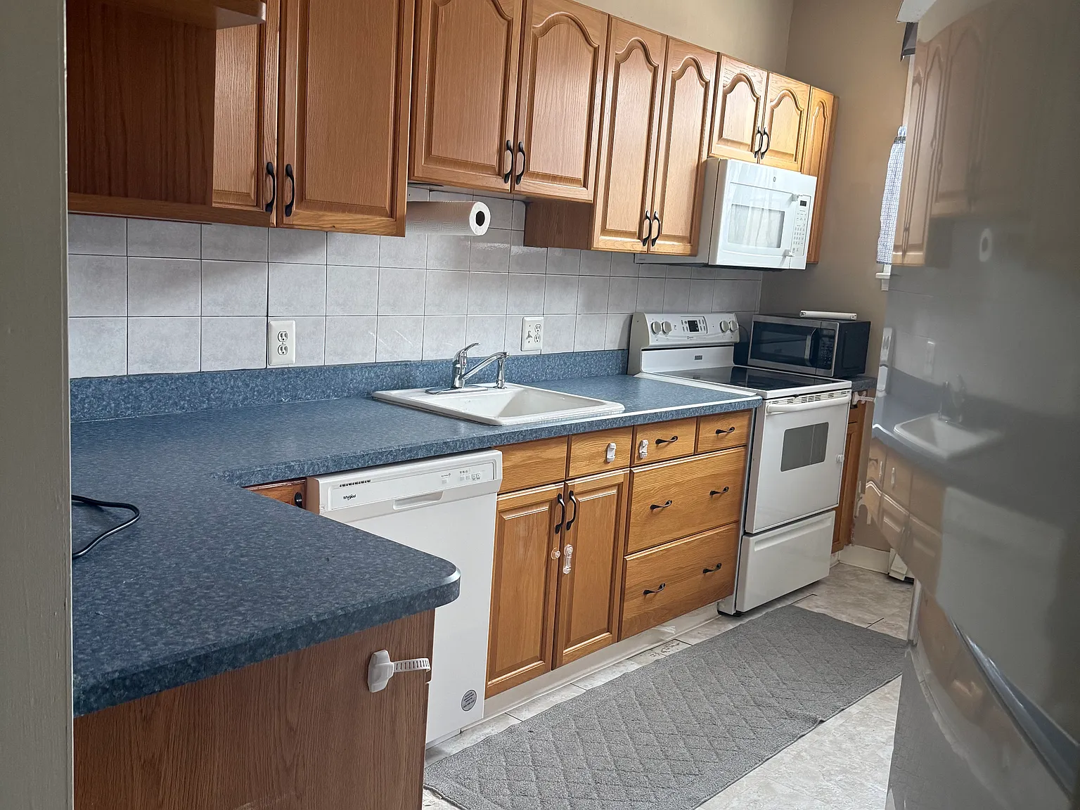 3 bed, 1432 sqft, $1,700 — Photo 2