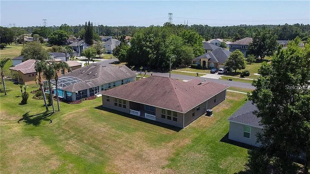 4 bed, 2.0 bath, 2639 sqft, $2,900 — Photo 4