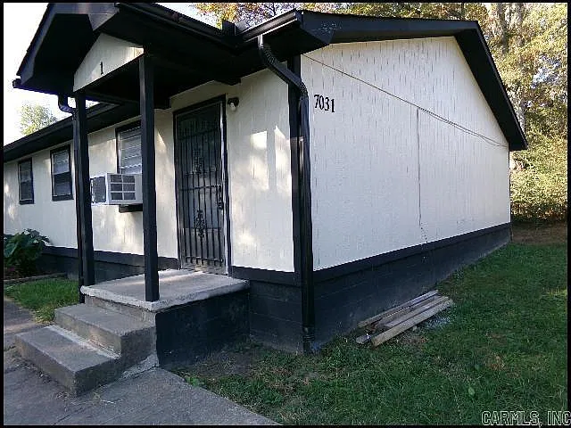 2 bed, 1.0 bath, 800 sqft, $950 — Photo 2