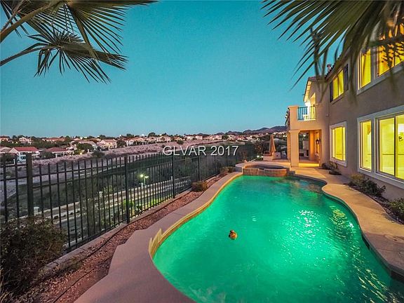 3rd image of 2912 Carmelo Dr