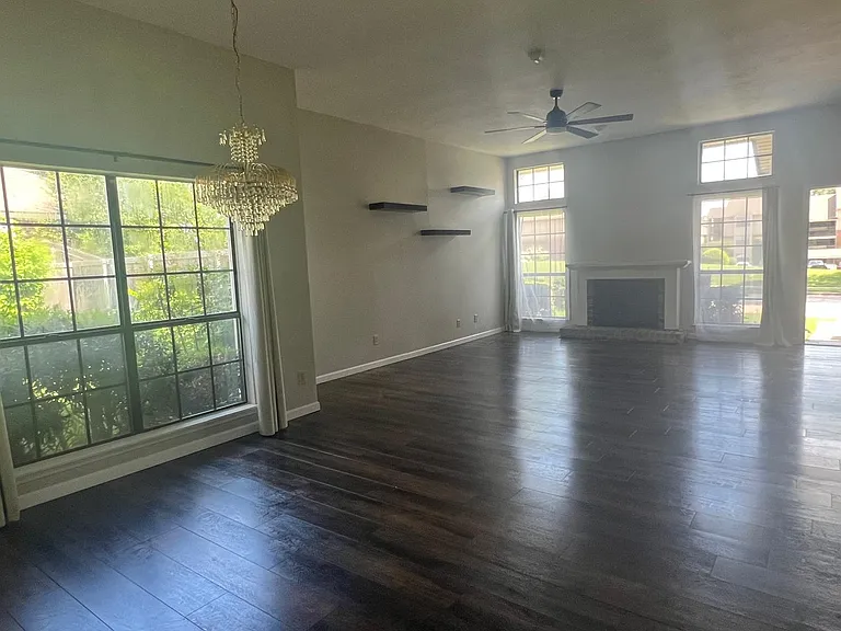 1109 Baxter Dr — Photo 3