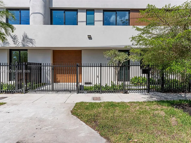 2330 SW 36th Ave — Photo 5