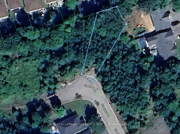 25 Freeland Dr, Gravenhurst, ON P1P 1Z6