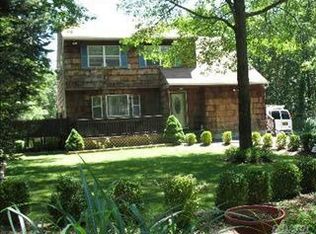 3 Cranford Blvd, Mastic, NY 11950