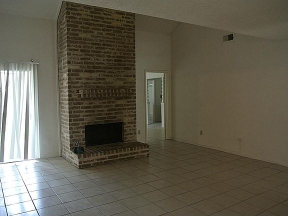 4th image of 6134 Briar Glade Dr