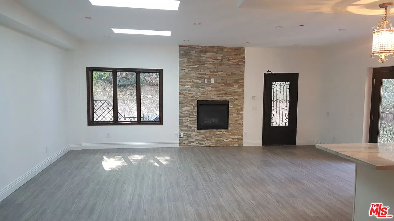 2 bed, 2.0 bath, $7,000 — Photo 3