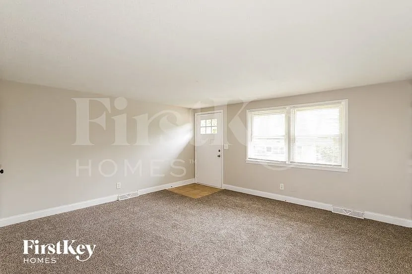 2 bed, 1.0 bath, 900 sqft, $1,485 — Photo 2