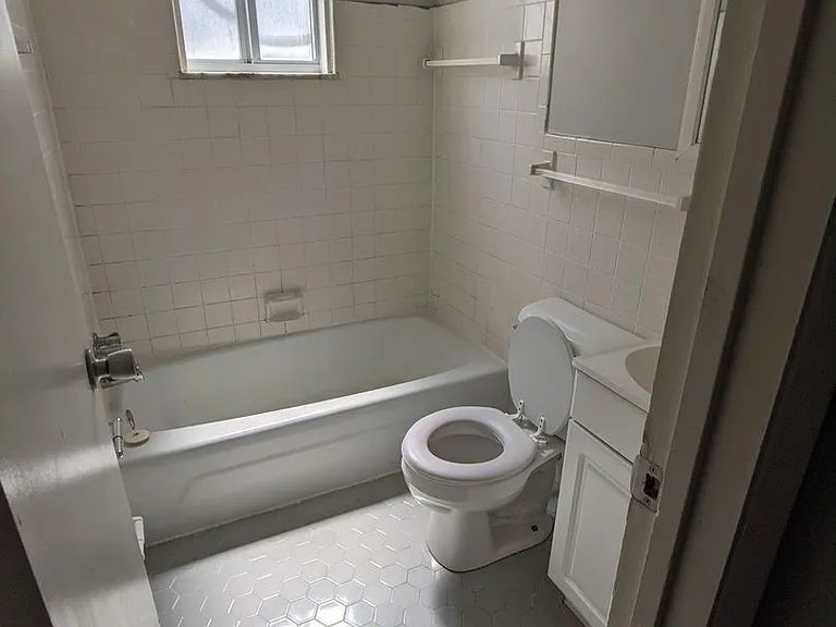 600 Wooddale Ter — Photo 11