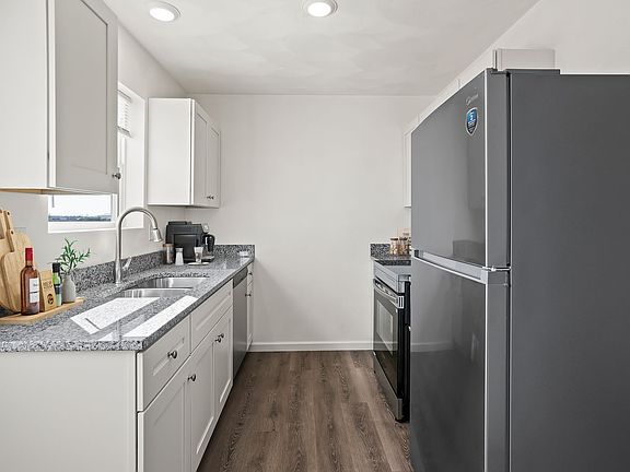 4th image of 9601-9605 28855th Luan Dr