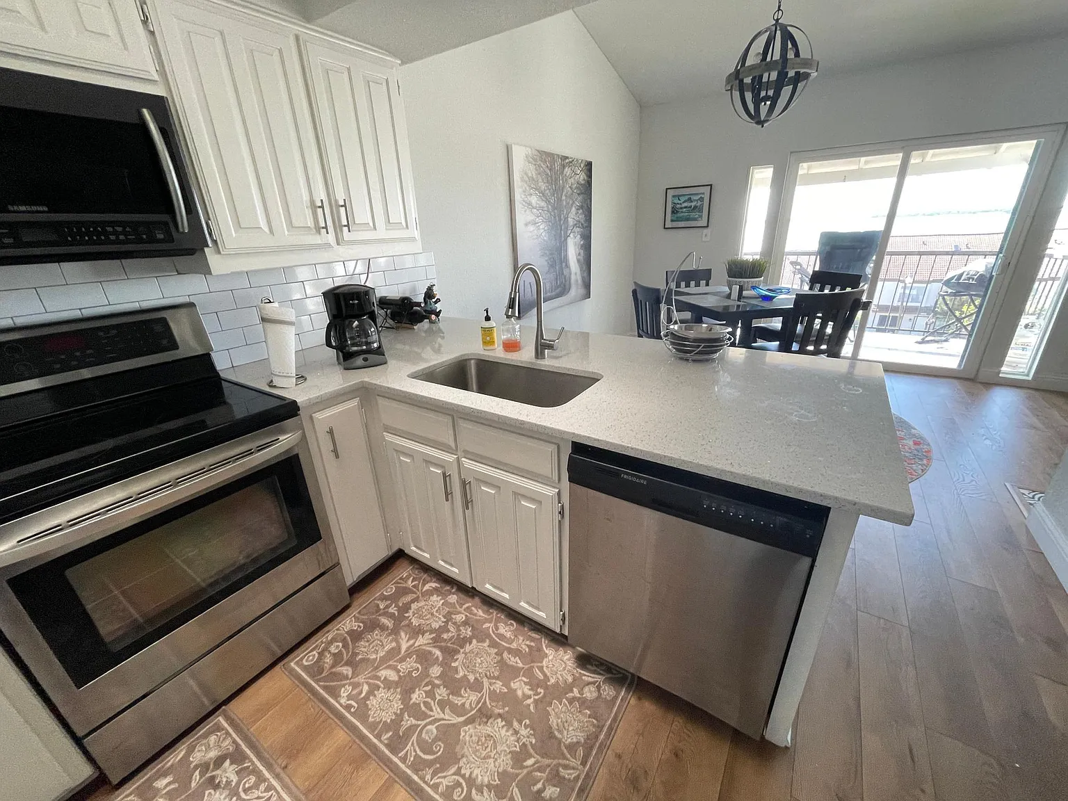 2 bed, 1128 sqft, $2,500 — Photo 4