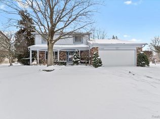 21453 Parklane St, Farmington, MI 48335