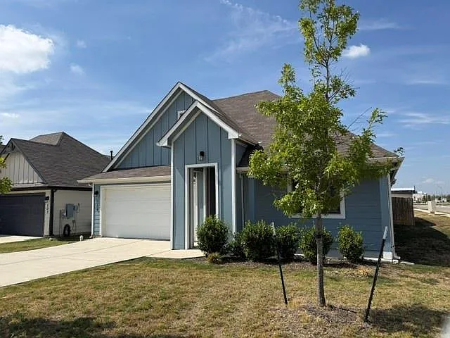 4 bed, 2.0 bath, 1712 sqft, $1,925 — Photo 2