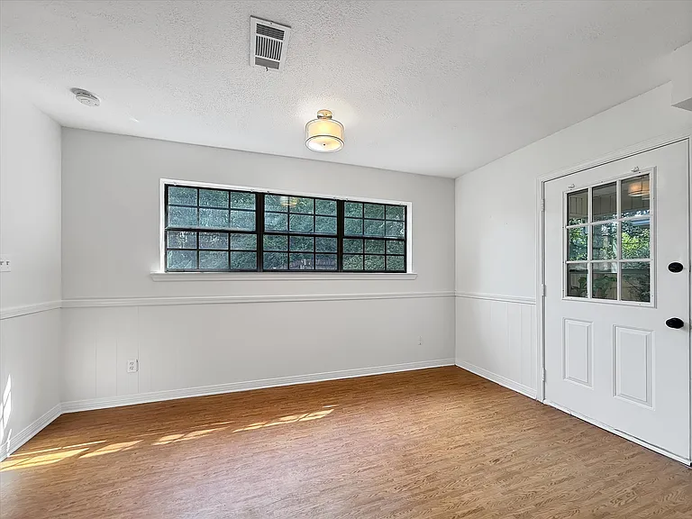 726 W Lakeshore Dr — Photo 9