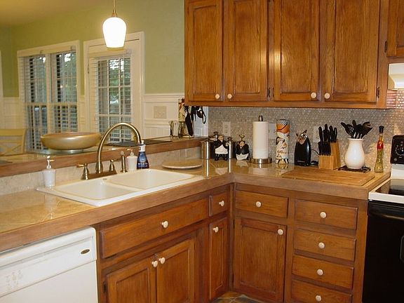 Kitchen - Marble countertops