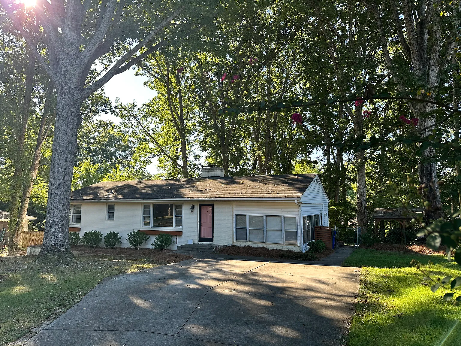 3 bed, 1.5 bath, 1118 sqft, $2,000 — Photo 1