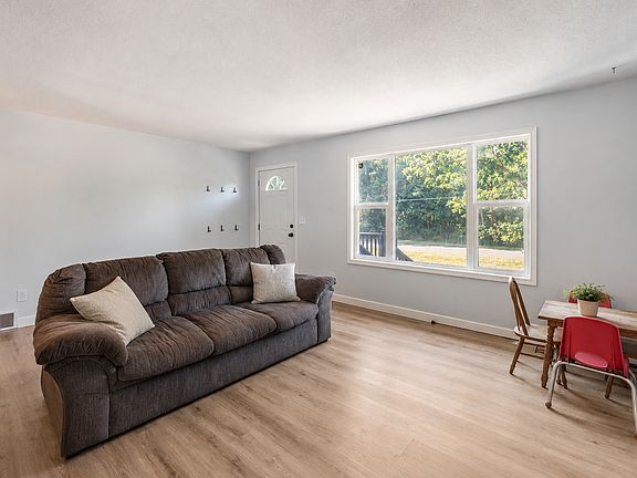 2nd image of 6380 Excelsior Rd