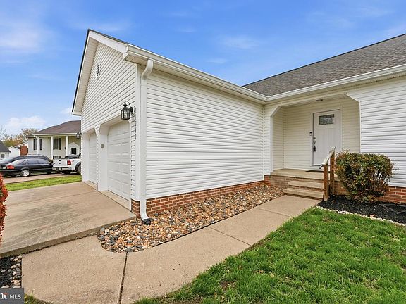 3rd image of 11242 Cedar Lee Ct