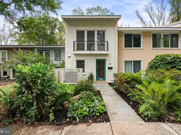 11493 Waterview Cluster, Reston, VA 20190