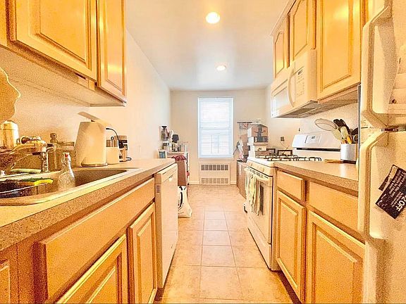 2nd image of 24520 Grand Central Pkwy APT 2L