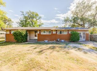 1007 Rainbow Dr, Salina, KS 67401