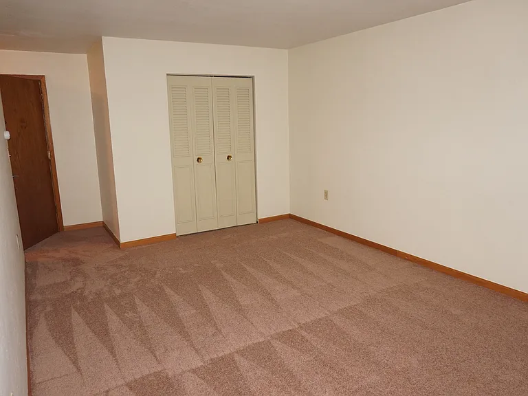 Como Lakes Apartments — Photo 30