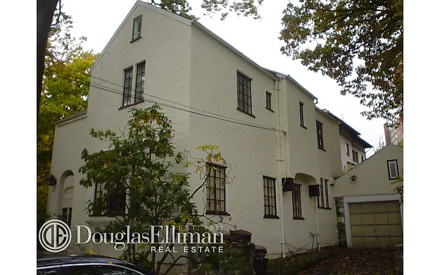 Sold by Douglas Elliman | media 24