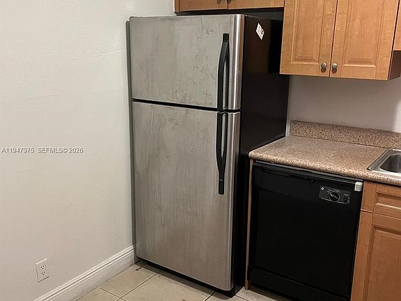 3rd image of 5221 Geneva Way APT 302