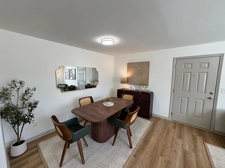 1128 W College St — Photo 28