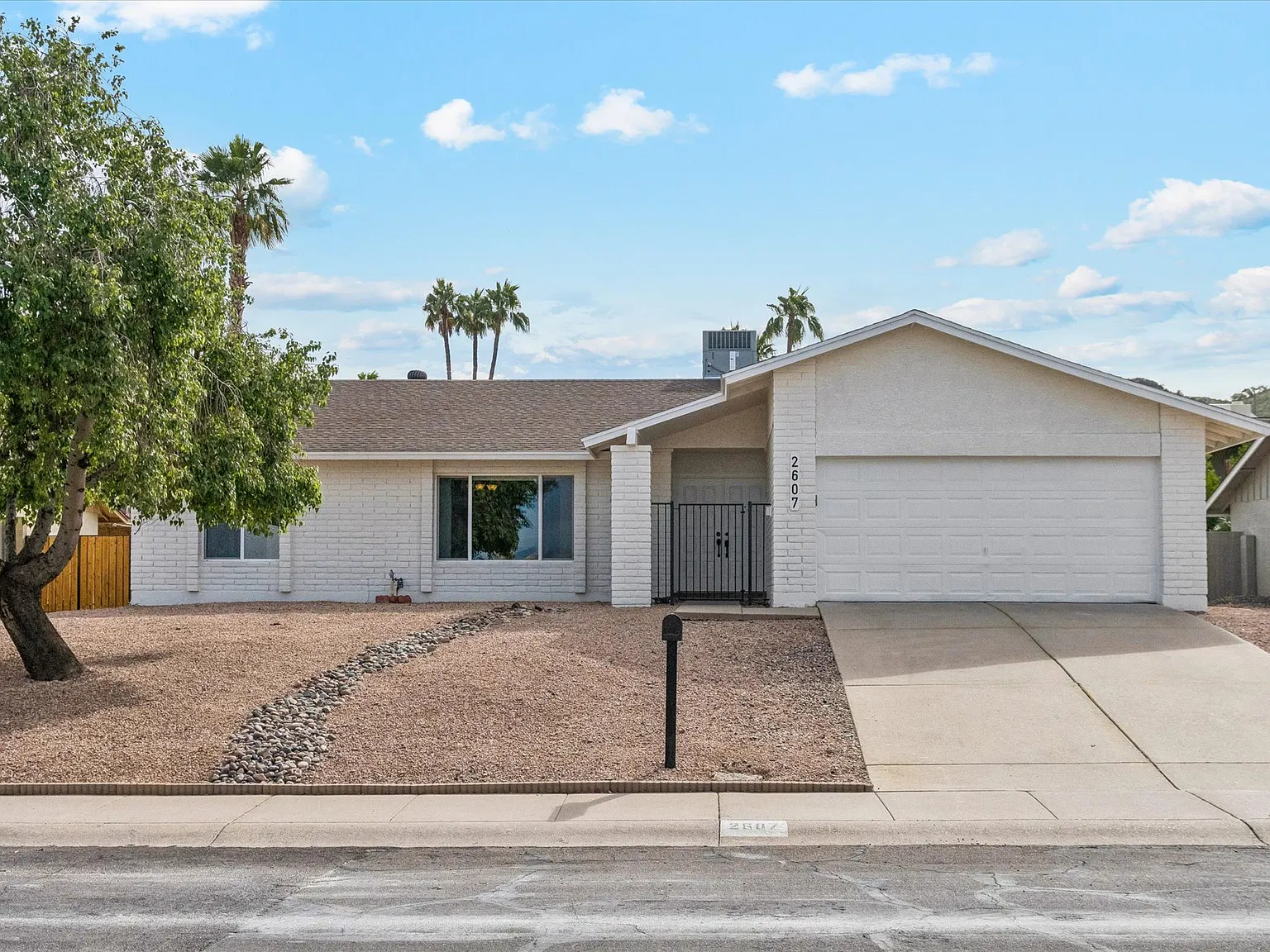 3 bed, 1905 sqft, $2,850 — Photo 1