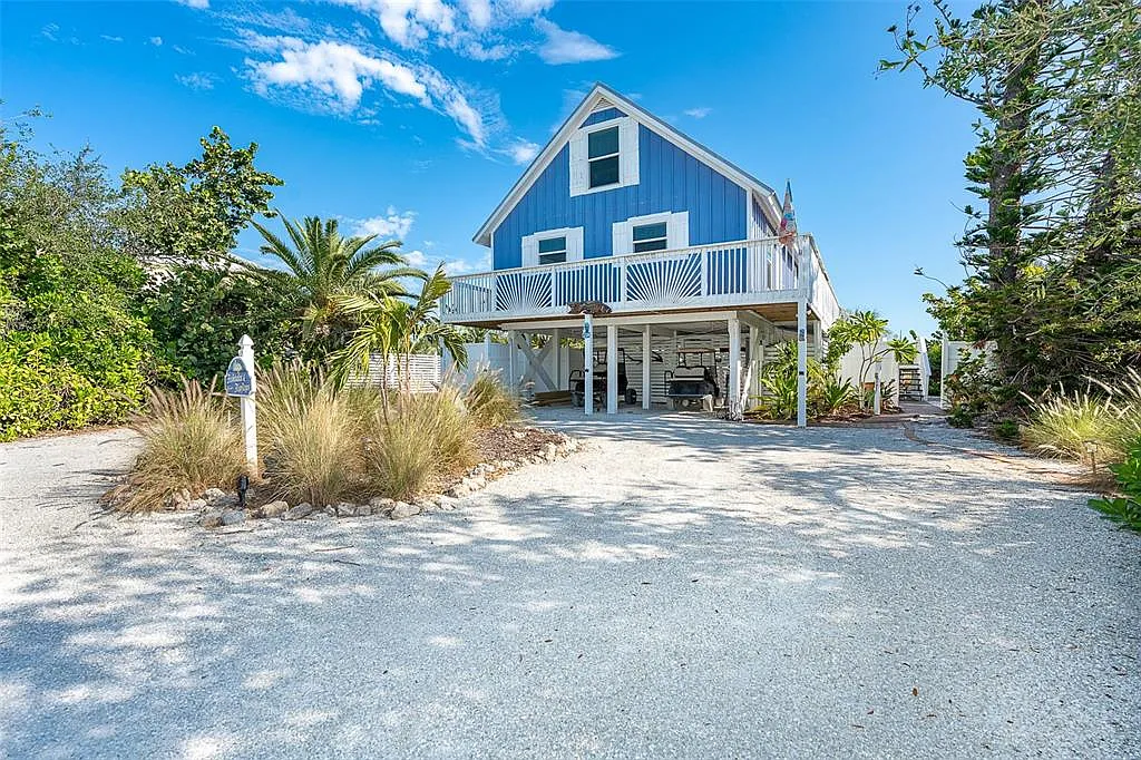 3 bed, 1.5 bath, 1296 sqft, $9,858 — Photo 1
