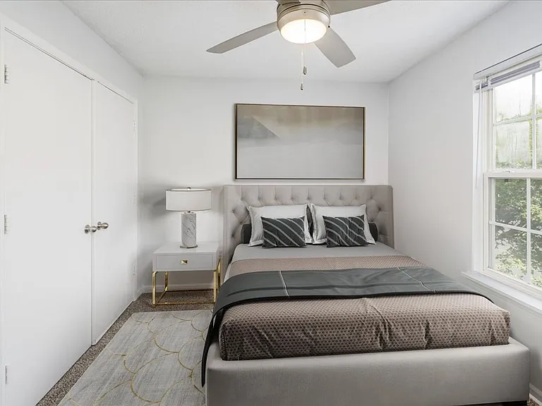 Stoney Ridge Luxury Apartments — Photo 21