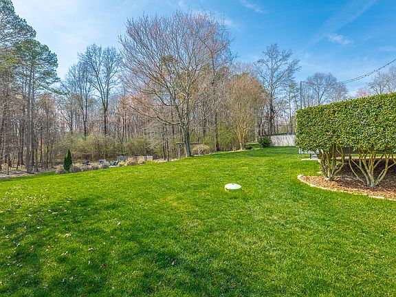 5th image of 400 Olivia Ln