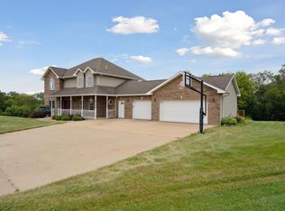13580 Sundance Ct, Dubuque, IA 52002